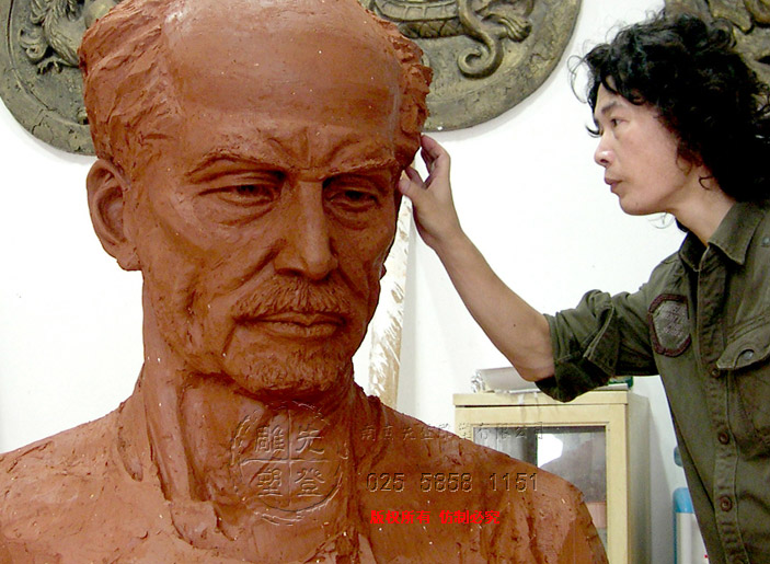 白求恩雕��?.jpg